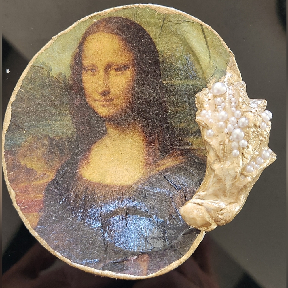 HANDMADE ONE OF A KIND Mona Lisa EMBELLISHED SEASHELL